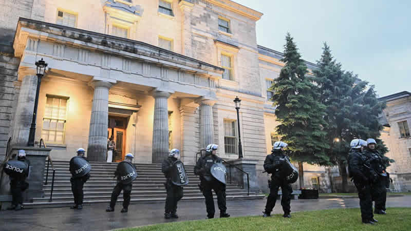 加拿大警方在麦吉尔大学 加拿大警方在麦吉尔大学